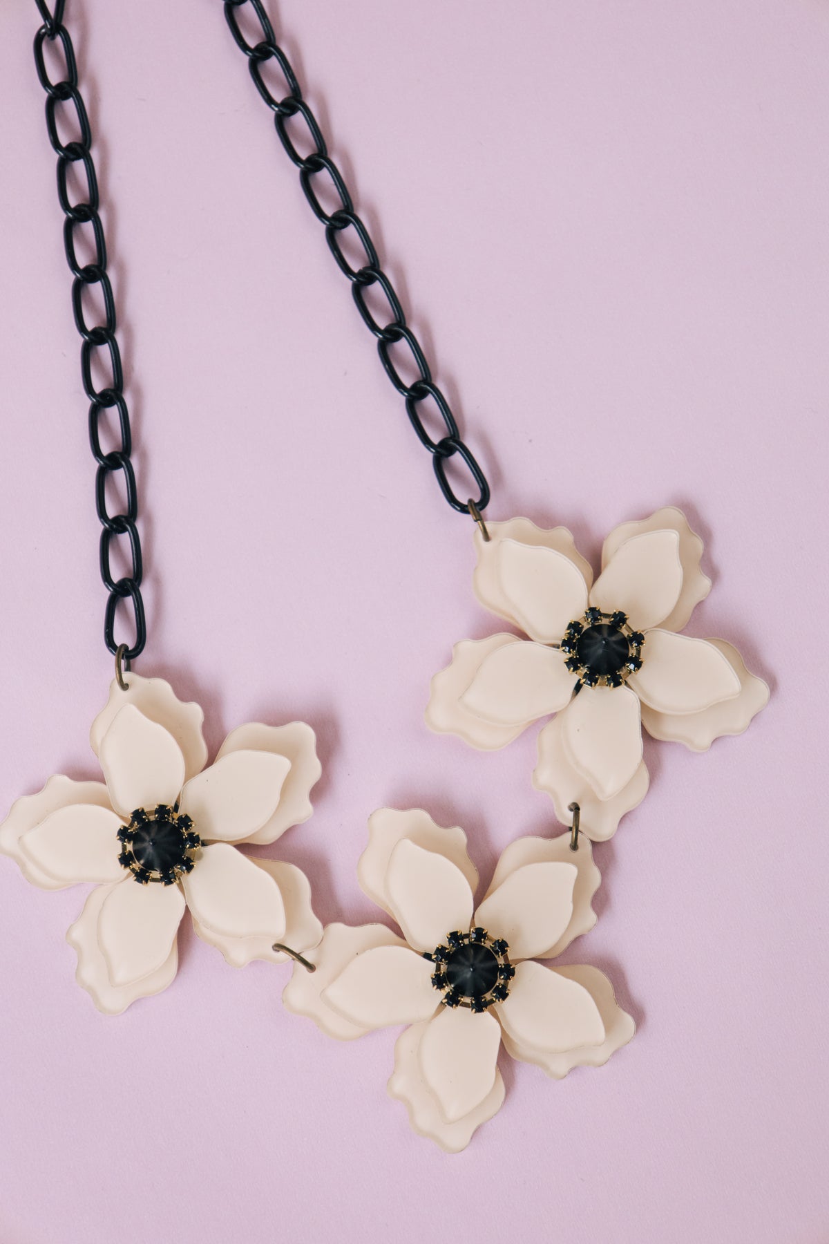Collar Aruba Beige centro Negro