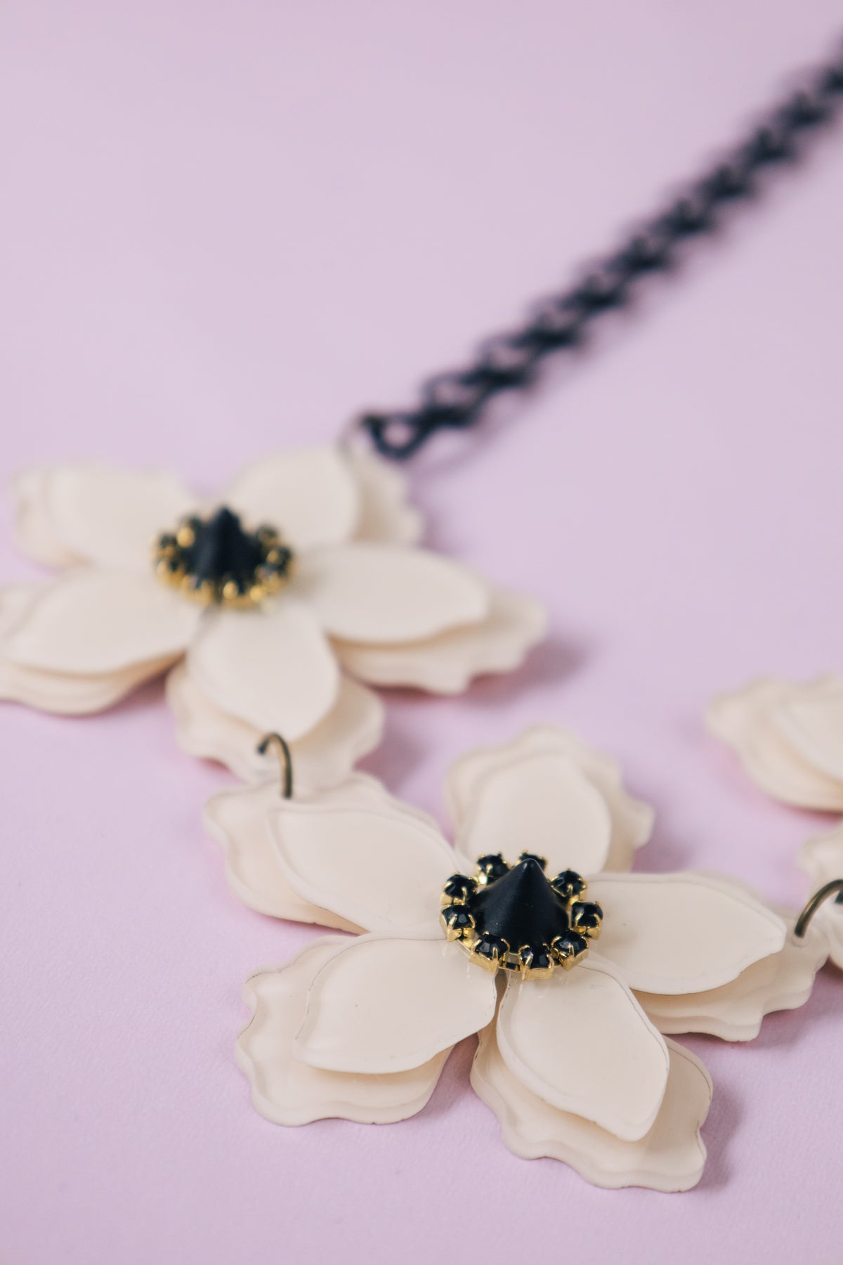 Collar Aruba Beige centro Negro